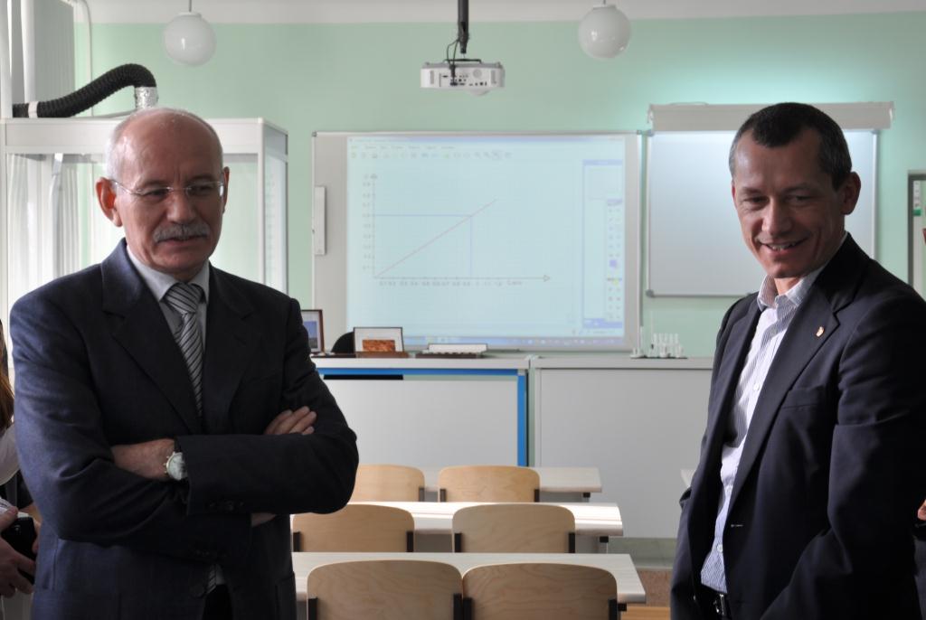 Мебель для кабинета химии Современная лабораторная мебель и учебное оборудование для проведения опытов и исследований