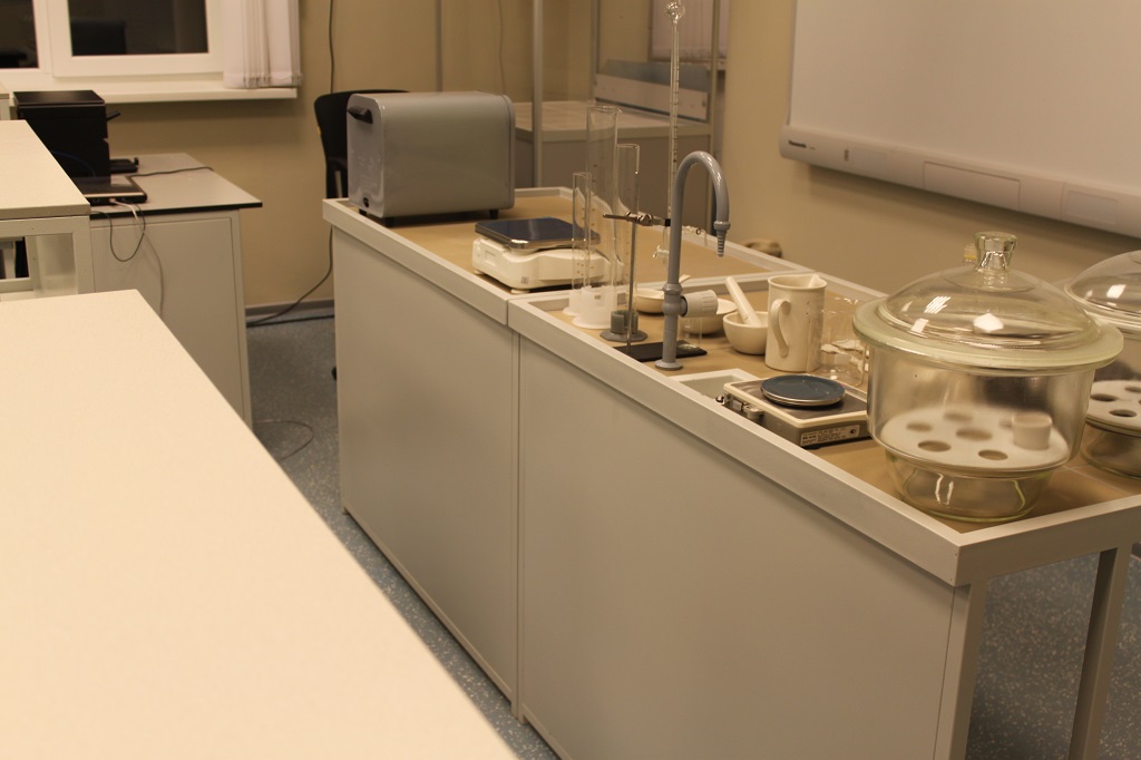 Стол демонстрационный химический